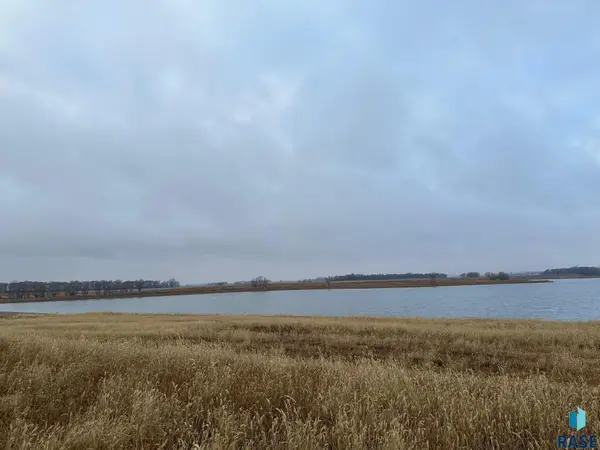 343 Sandpiper Ln, Wentworth, SD 57075