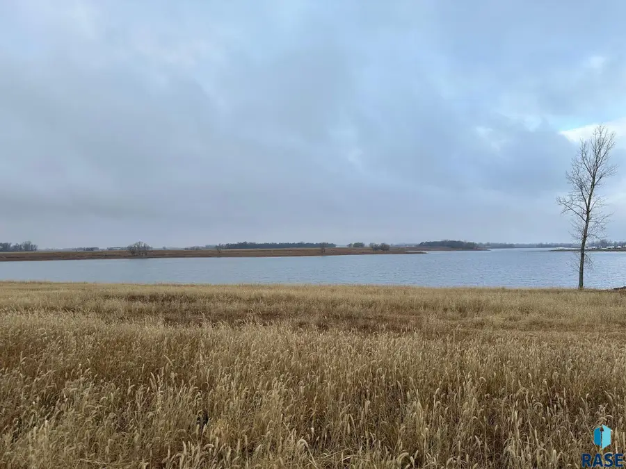 343 Sandpiper Ln, Wentworth, SD 57075 - Image #2