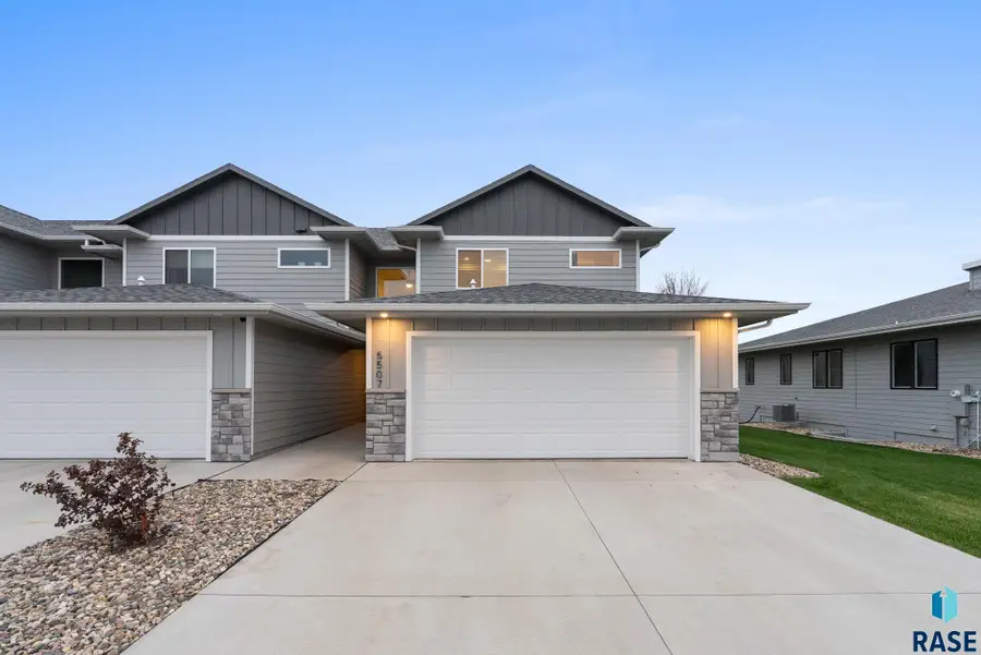 5507 W Liberator Cir, Sioux Falls, SD 57107 - Image #2