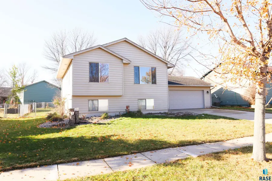 6205 W Jordan Dr, Sioux Falls, SD 57106 - Image #2