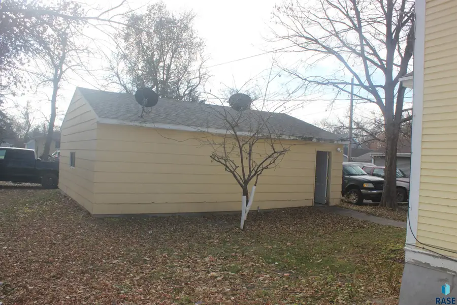 114 SE 8th, Aberdeen, SD 57401 - Image #3