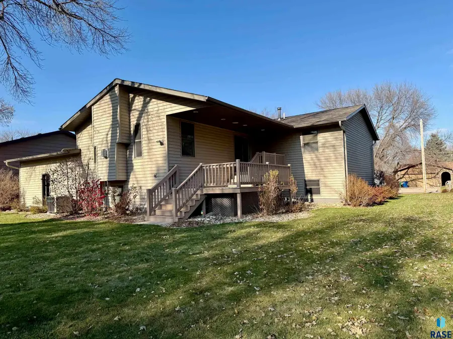 605 E 14th Ave, Mitchell, SD 57301 - Image #3