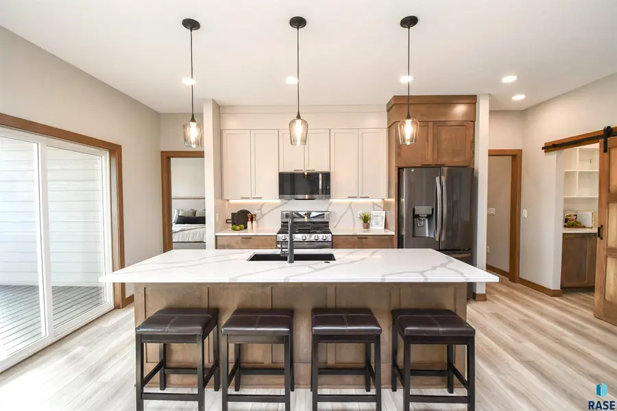 8421 E Spearfish Ct, Sioux Falls, SD 57110 - Image #3