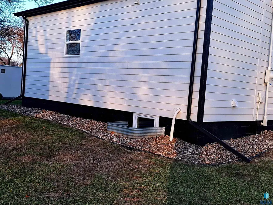 441 N Adams St, Salem, SD 57058 - Image #2