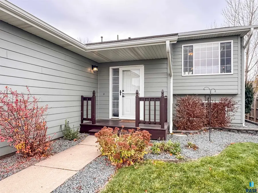 5617 W Hemlock Dr, Sioux Falls, SD 57107 - Image #2