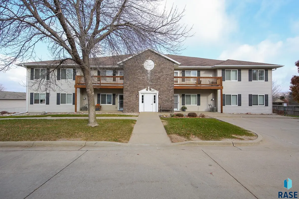 3300 W Miles Pl #201, Sioux Falls, SD 57108 - Image #1