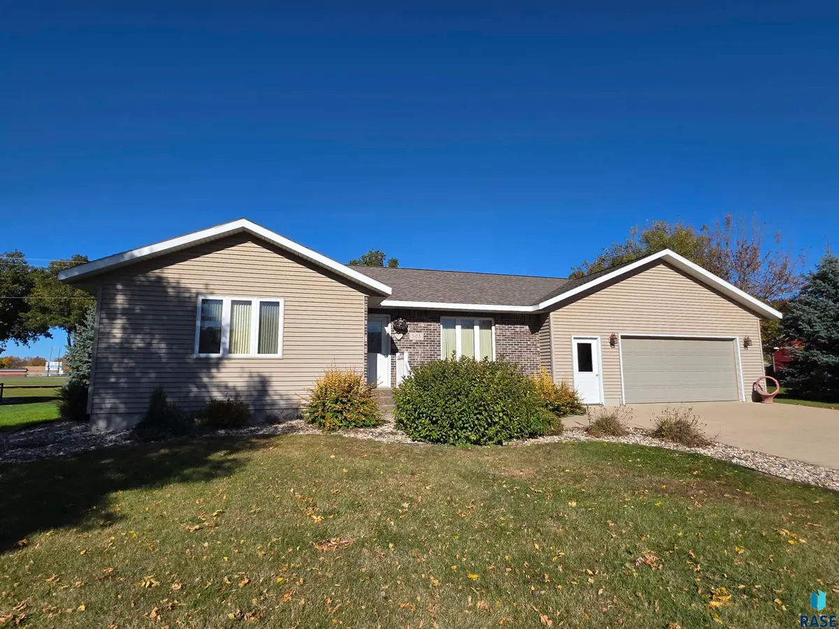 305 Rock River Dr, Edgerton, MN 56128 - Image #1
