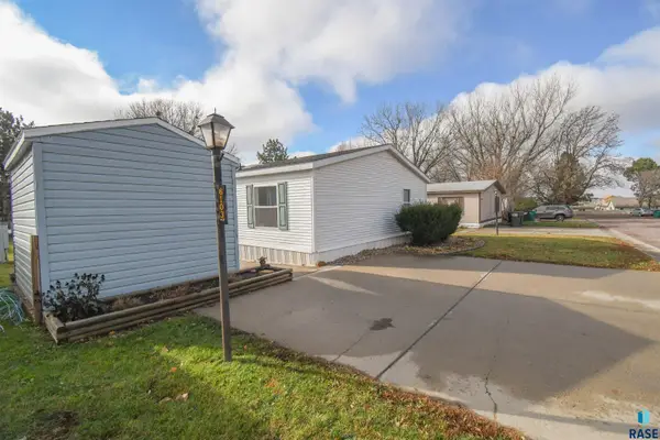 6103 Chickadee Pl, Sioux Falls, SD 57107