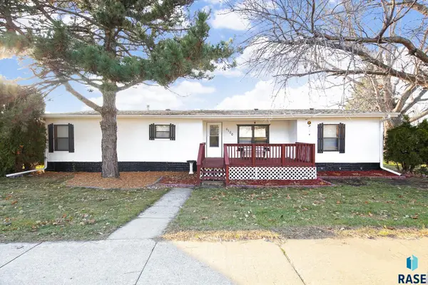 6100 E Canary Pl, Sioux Falls, SD 57107