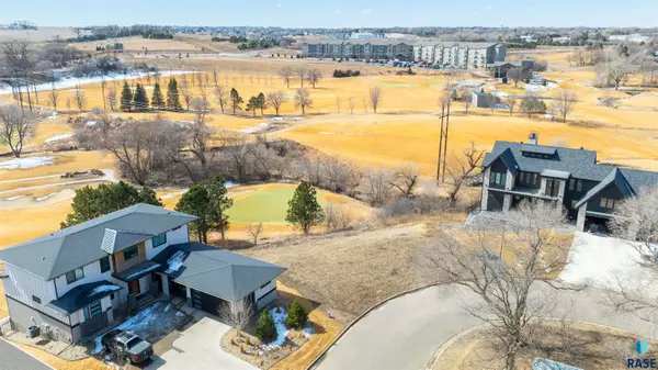 8601 N Torchwood Pl, Sioux Falls, SD 57110