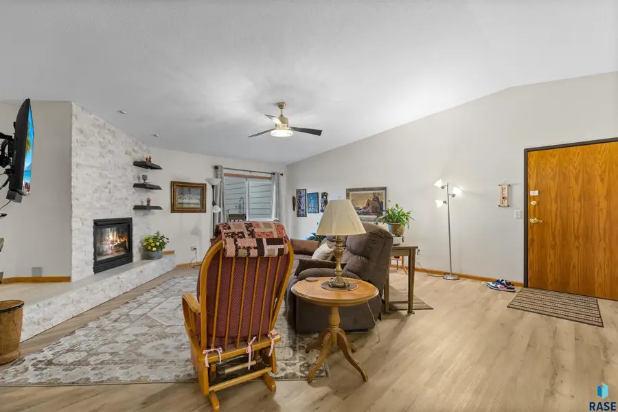 3300 W Miles Pl #203, Sioux Falls, SD 57108 - Image #2
