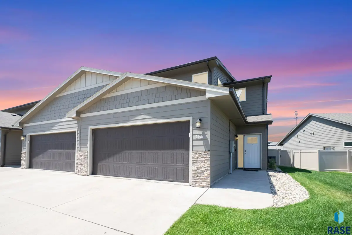 5501 S Seville Pl, Sioux Falls, SD 57108 - Image #1