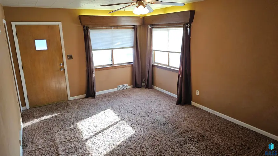 2421 S West Ave, Sioux Falls, SD 57105 - Image #2