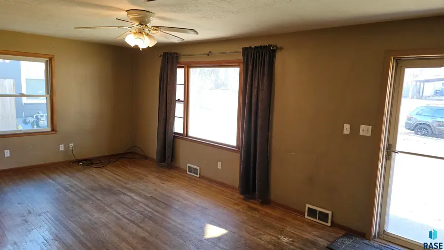 2300 S Hawthorne Ave, Sioux Falls, SD 57105 - Image #3
