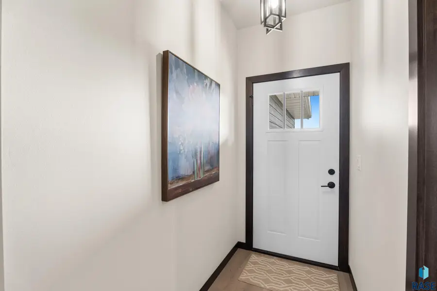 1113 S Foss Ave, Sioux Falls, SD 57110 - Image #2