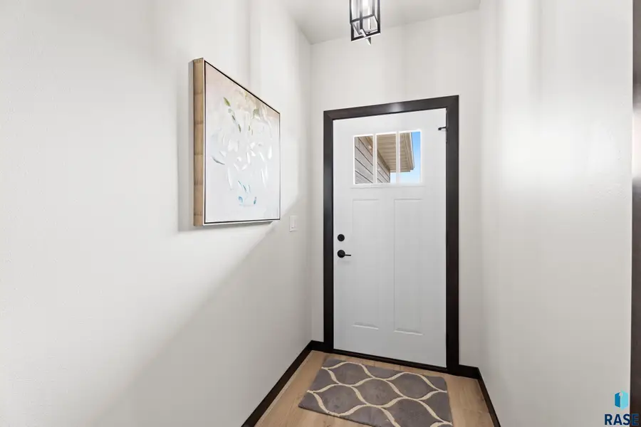 1107 S Foss Ave, Sioux Falls, SD 57110 - Image #2