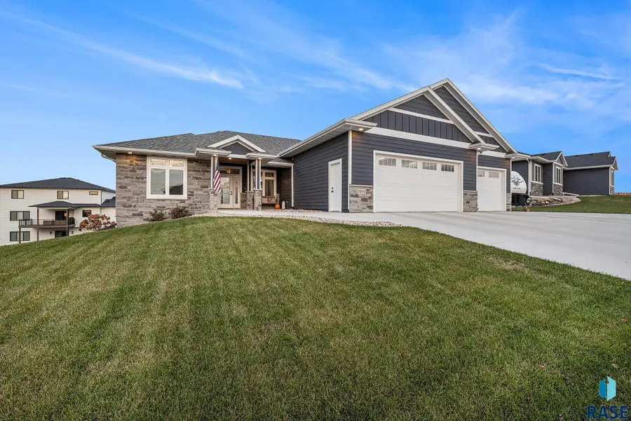1604 W River Bend St, Brandon, SD 57005-3059 - Image #2