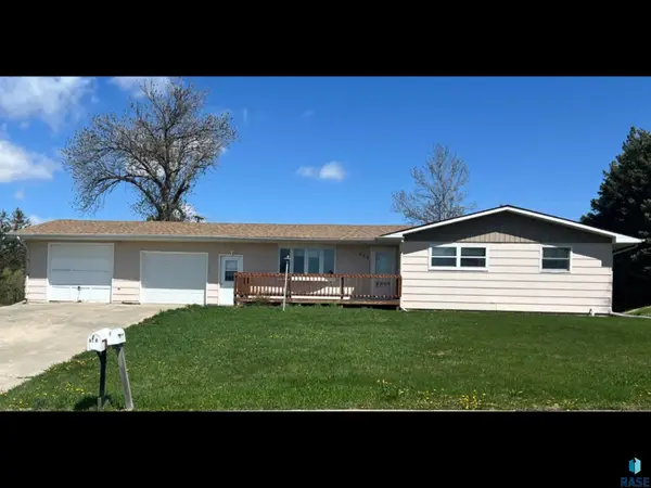 558 W 10th St, Winner, SD 57580
