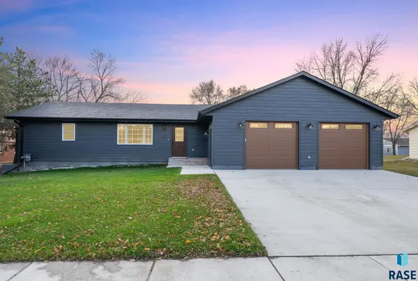 207 W 6th St, Hartford, SD 57033