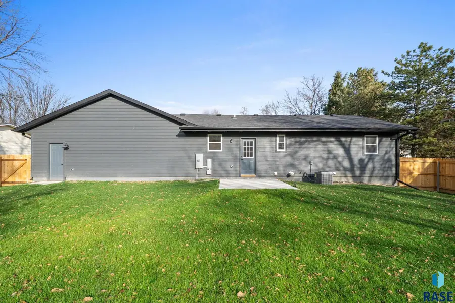 207 W 6th St, Hartford, SD 57033 - Image #2