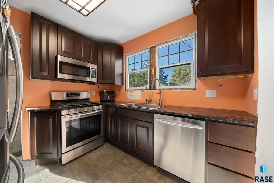 702 E 21st St, Sioux Falls, SD 57105 - Image #3