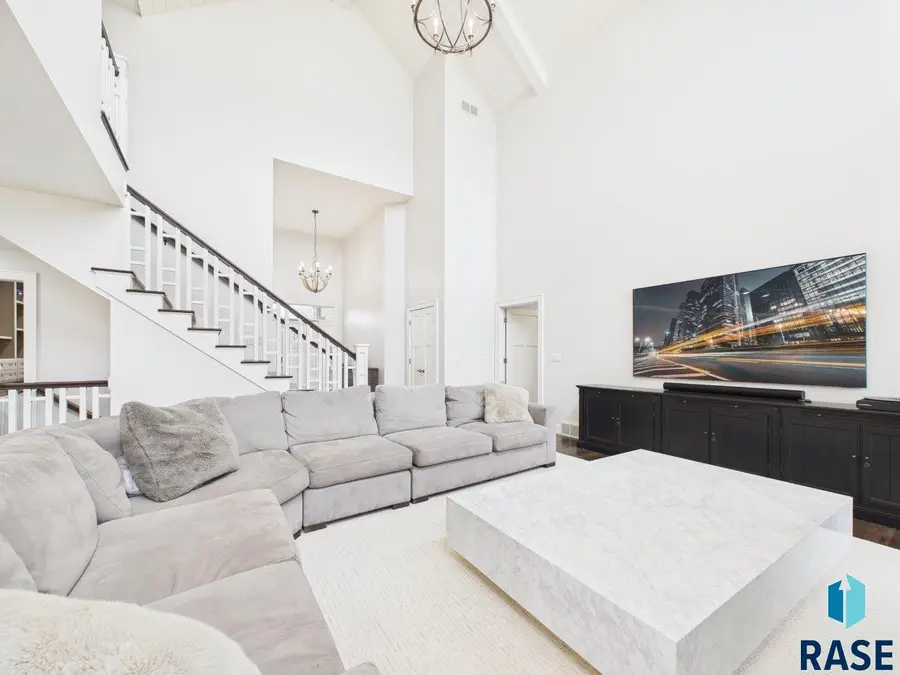 704 E St Andrews Dr, Sioux Falls, SD 57108 - Image #3