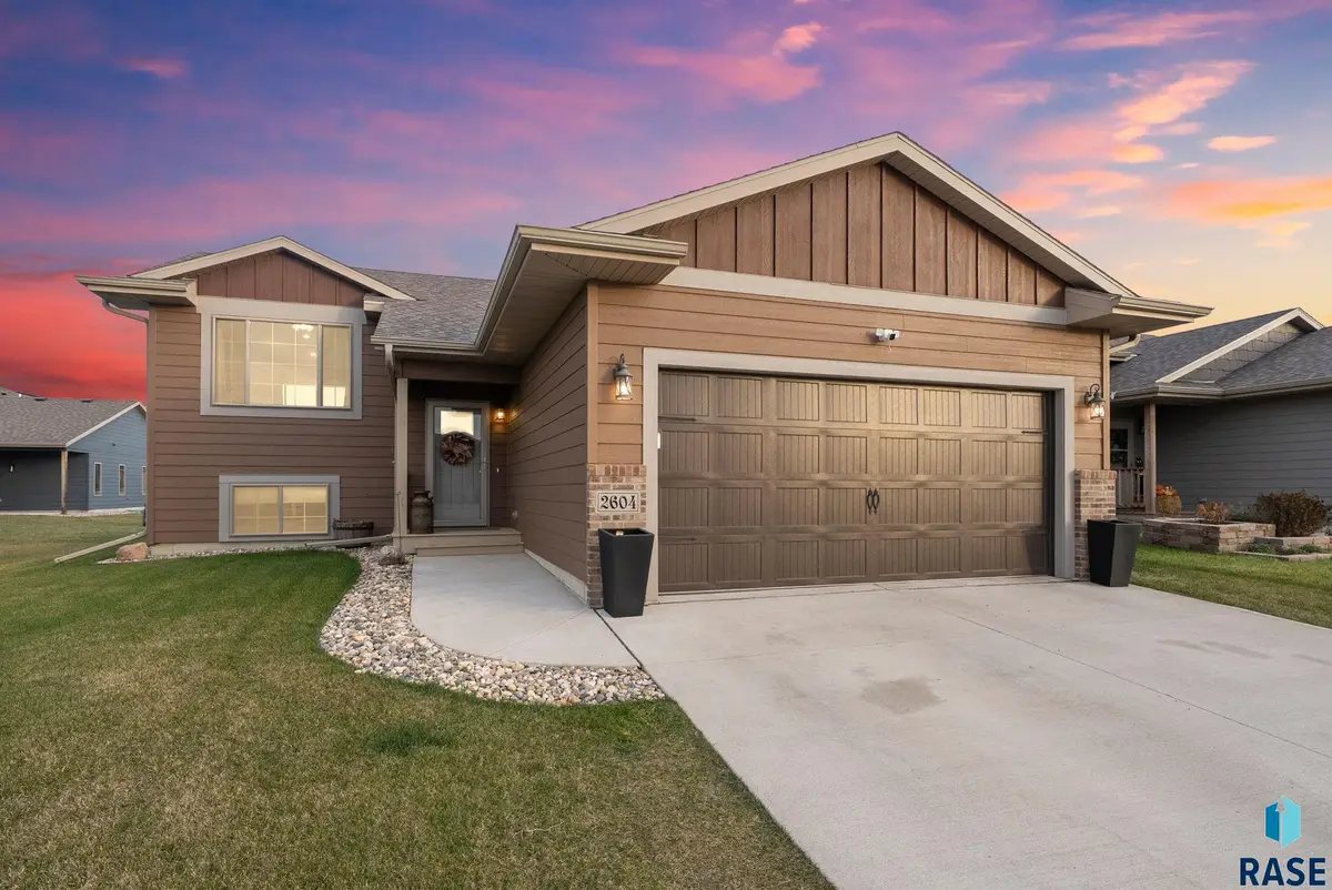 2604 S Lana Dr, Sioux Falls, SD 57106 - Image #1