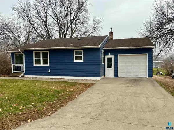 104 N Ross Ave, Hardwick, MN 56134