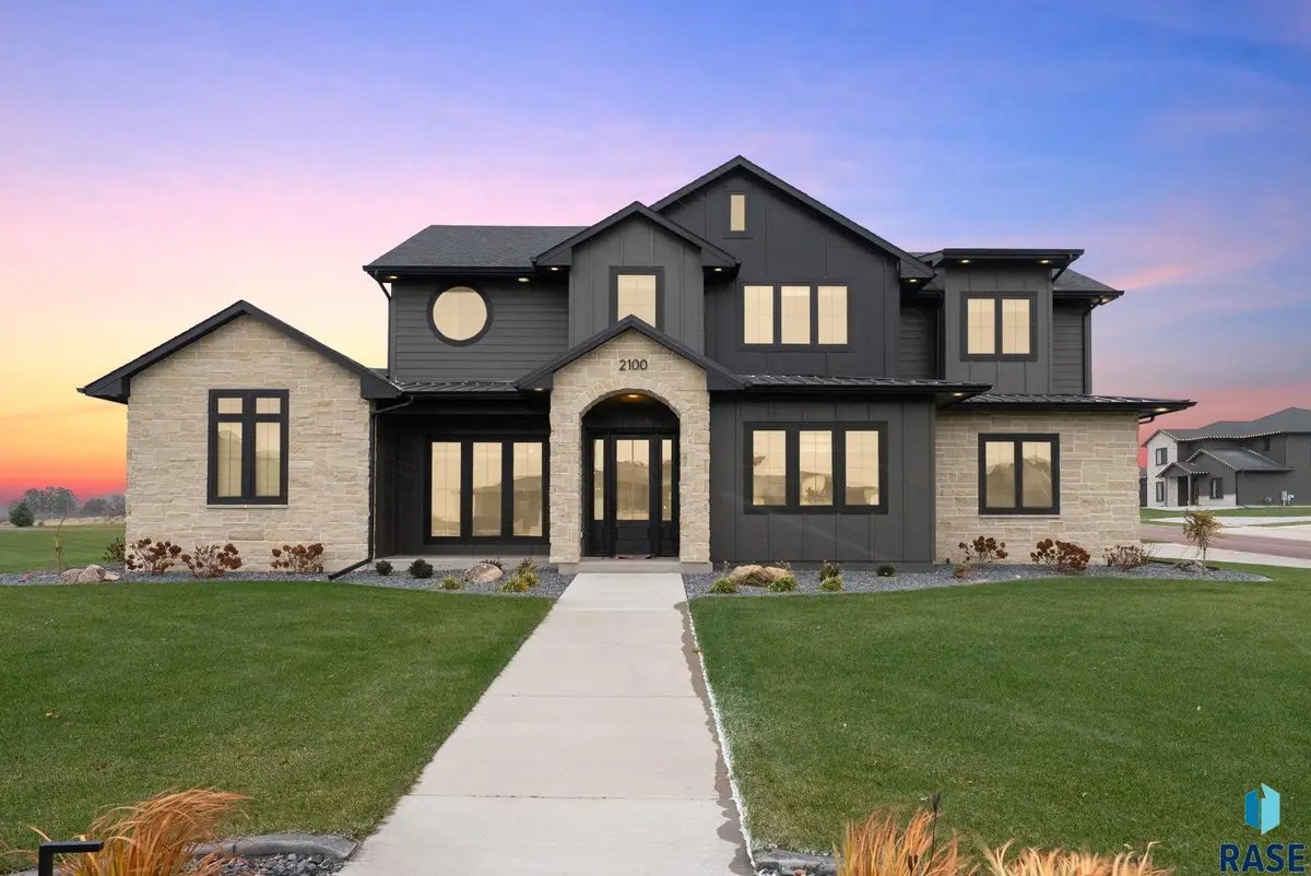 2100 N Marlowe Ave, Sioux Falls, SD 57110 - Image #1