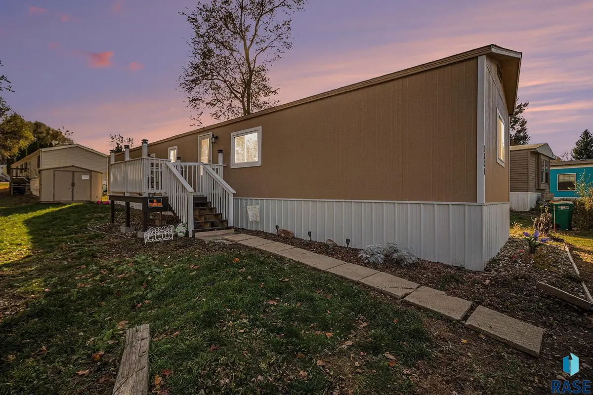 1020 N Bunker Pl, Sioux Falls, SD 57103 - Image #1