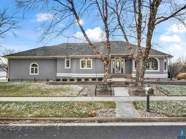 417 E Meadowlark Cir, Brandon, SD 57005