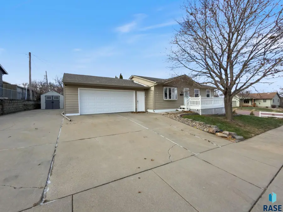 921 N Chicago Ave, Sioux Falls, SD 57103 - Image #2