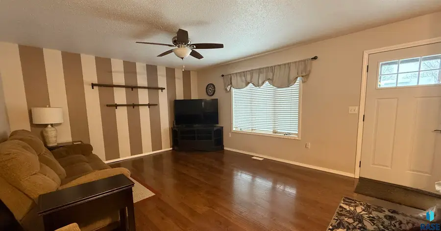 409 W 1st Ave, Flandreau, SD 57028 - Image #3