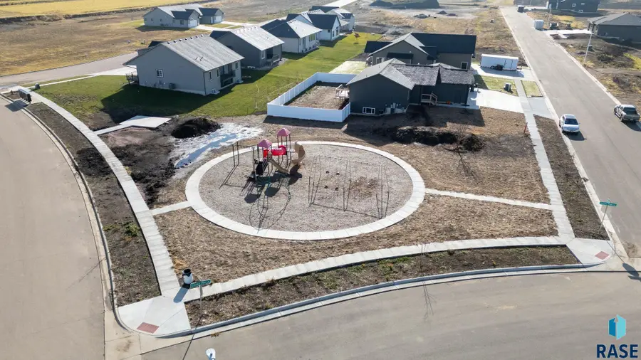 911 Sundance St, Valley Springs, SD 57068 - Image #2