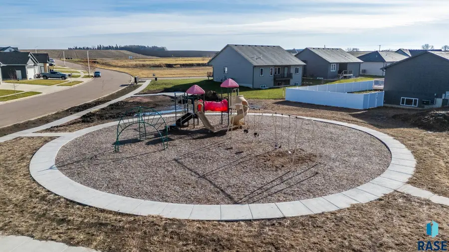 911 Sundance St, Valley Springs, SD 57068 - Image #3