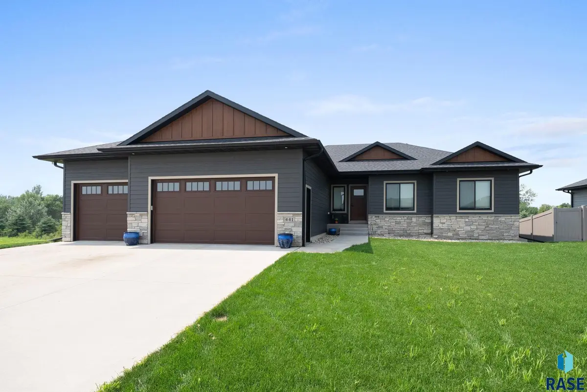 441 Blue Ox Cir, Harrisburg, SD 57032 - Image #1