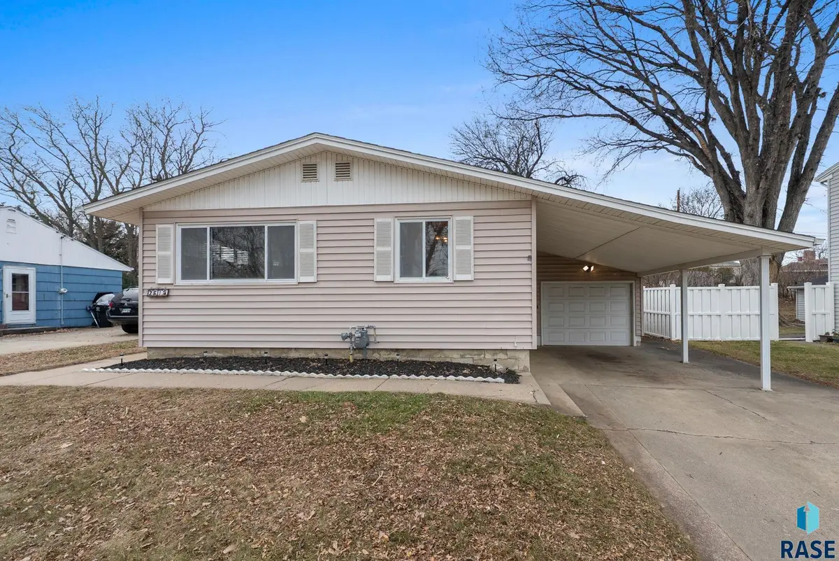 2615 S Norton Ave, Sioux Falls, SD 57105 - Image #1