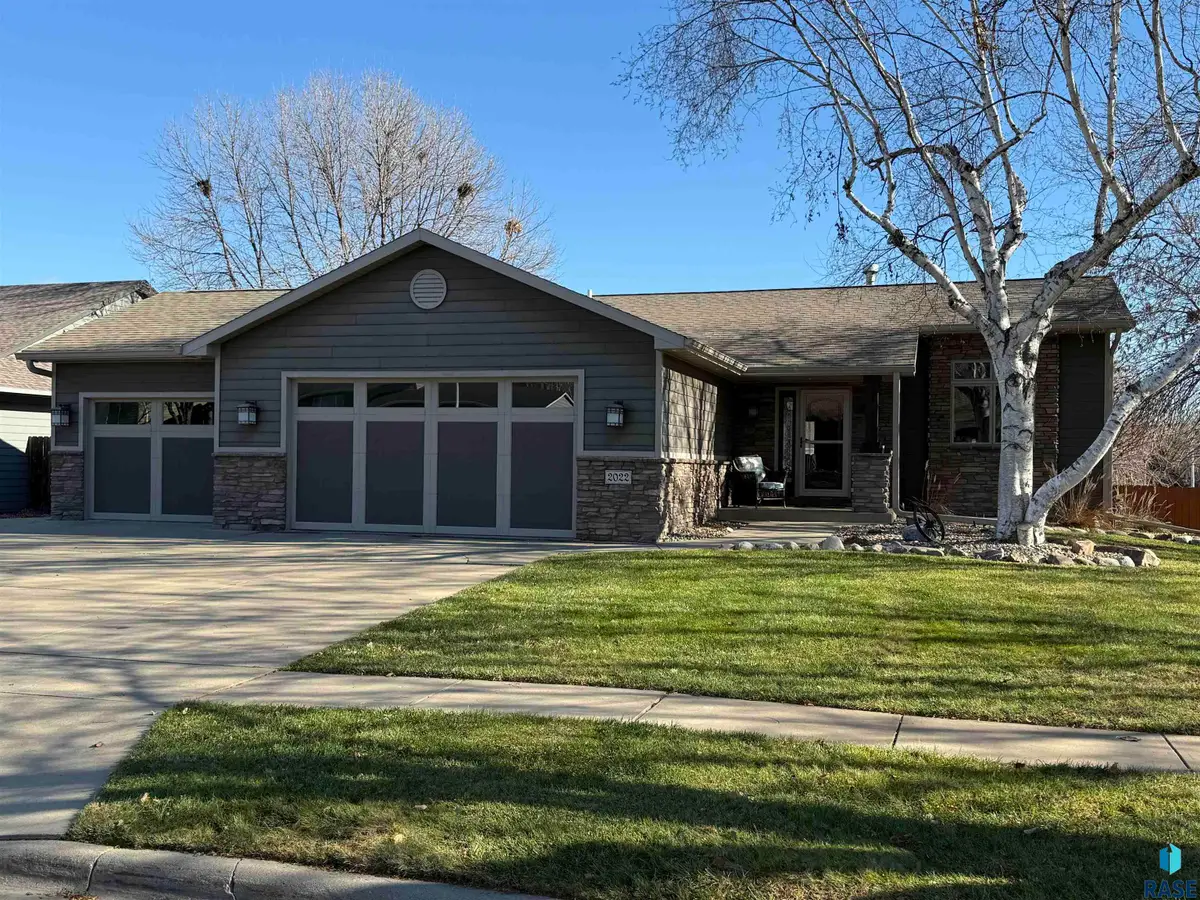 2022 S Gordon Dr, Sioux Falls, SD 57110 - Image #1