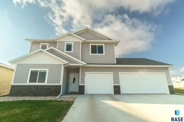 252 Lydia Ct, Harrisburg, SD 57032
