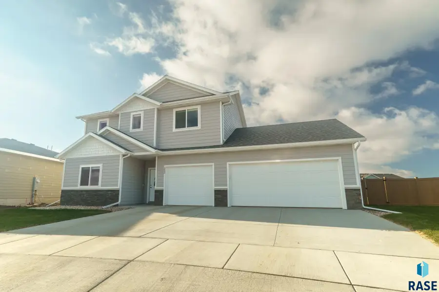 252 Lydia Ct, Harrisburg, SD 57032 - Image #2