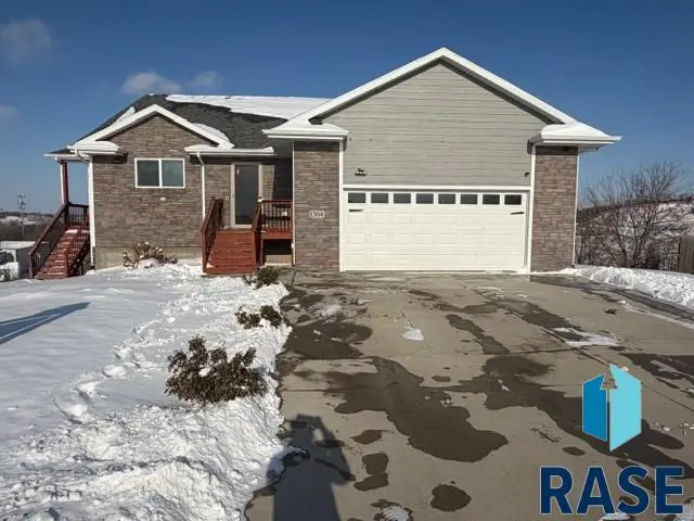 1304 N Archer Dr, Sioux Falls, SD 57103 - Image #1