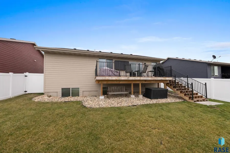 2309 S Creekview Ave, Sioux Falls, SD 57106 - Image #3