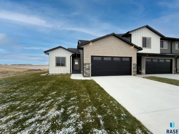 2816 E Hazelnut St, Brandon, SD 57005