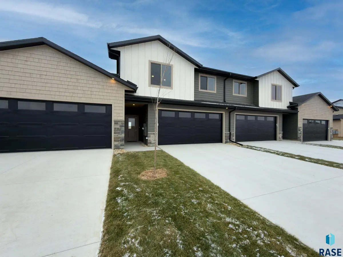 2818 E Hazelnut St, Brandon, SD 57005 - Image #1