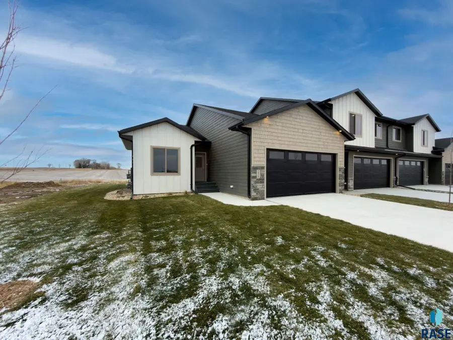 2822 E Hazelnut St, Brandon, SD 57005 - Image #2