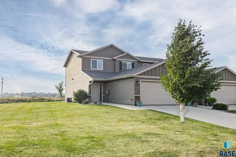 2500 E Meadowside Pl, Sioux Falls, SD 57108 - Image #2