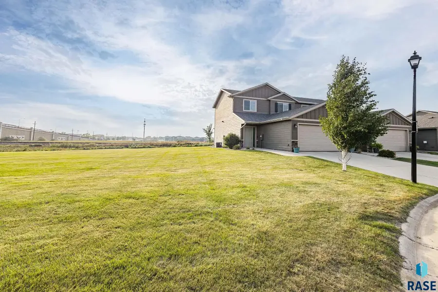 2500 E Meadowside Pl, Sioux Falls, SD 57108 - Image #3
