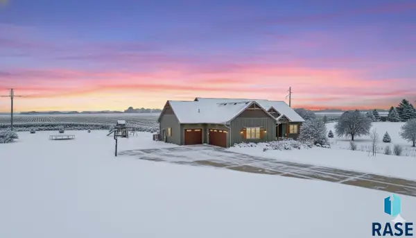 27061 Saddlerock Pl, Harrisburg, SD 57032