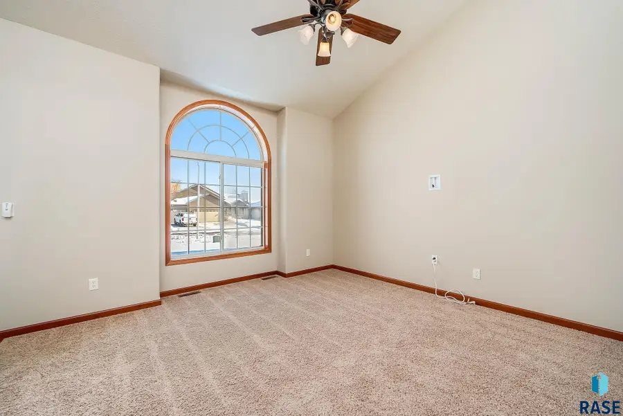2021 S Shaw Ave, Sioux Falls, SD 57106 - Image #2