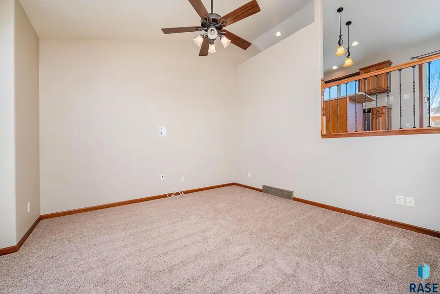 2021 S Shaw Ave, Sioux Falls, SD 57106 - Image #3